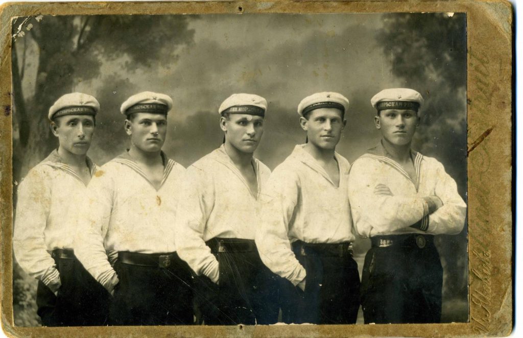1928. Моряки линкора Октябрьская революция. 