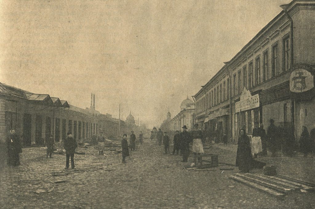 Татарские ряды (слева). После беспорядков 1905-1906 г.г. 
